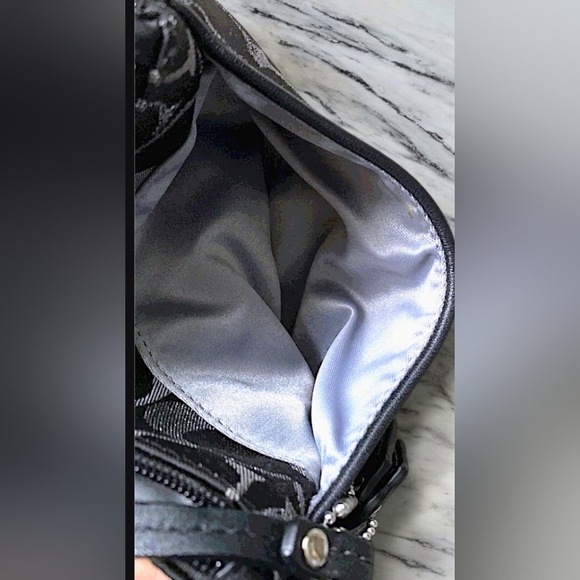 Coach Black w/ Stitched Metallic Silver C Print Wristlet Wallet Coin Zip Purse - Picture 5 of 13